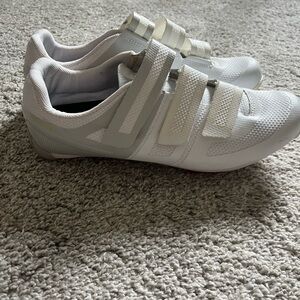Pearl Izumi Women's Quest Road cycling shoes.